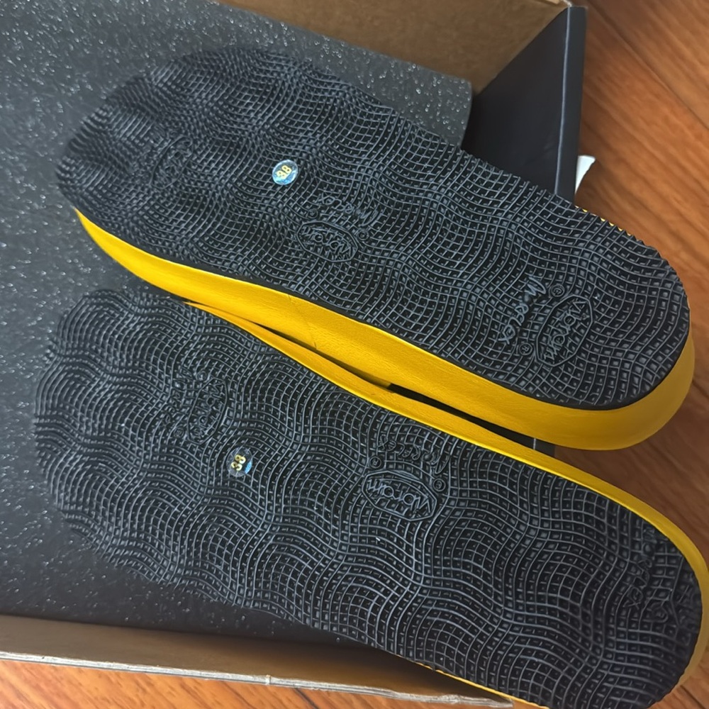 NEW—Vibram  Sandals - Picture 3 of 7
